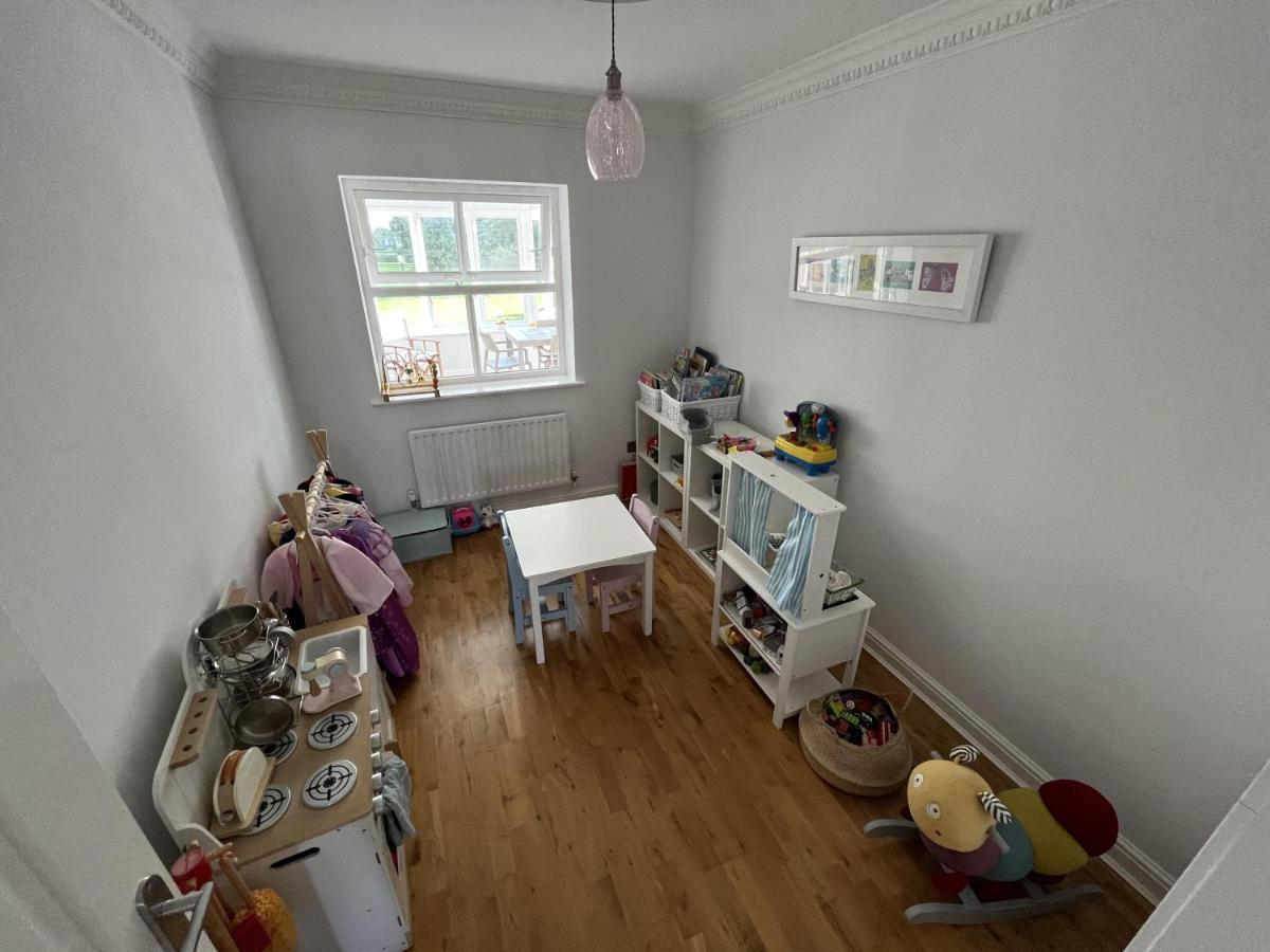 5 Bedroom 4 Bathroom Gym Playroom Country Home レミントンスパー エクステリア 写真